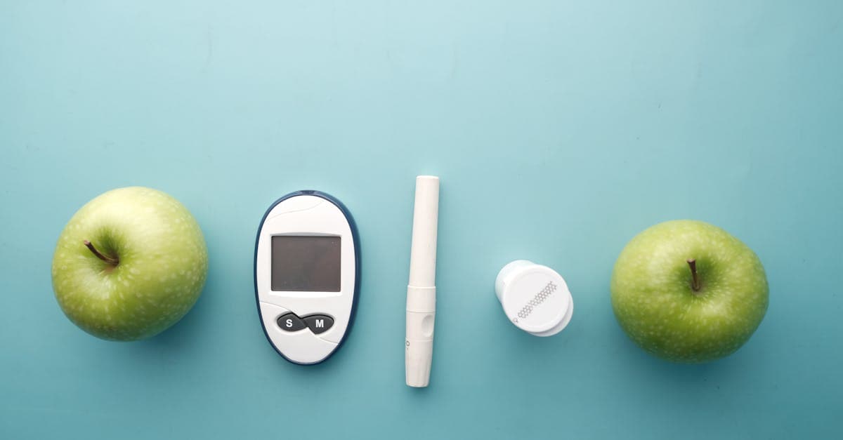 Gesundes Frühstück mit Vollkornprodukten, Nüssen und Beeren für stabile Energie